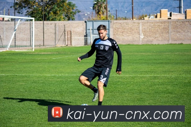 上海足球队逆袭之旅的真实记录与荣耀追寻